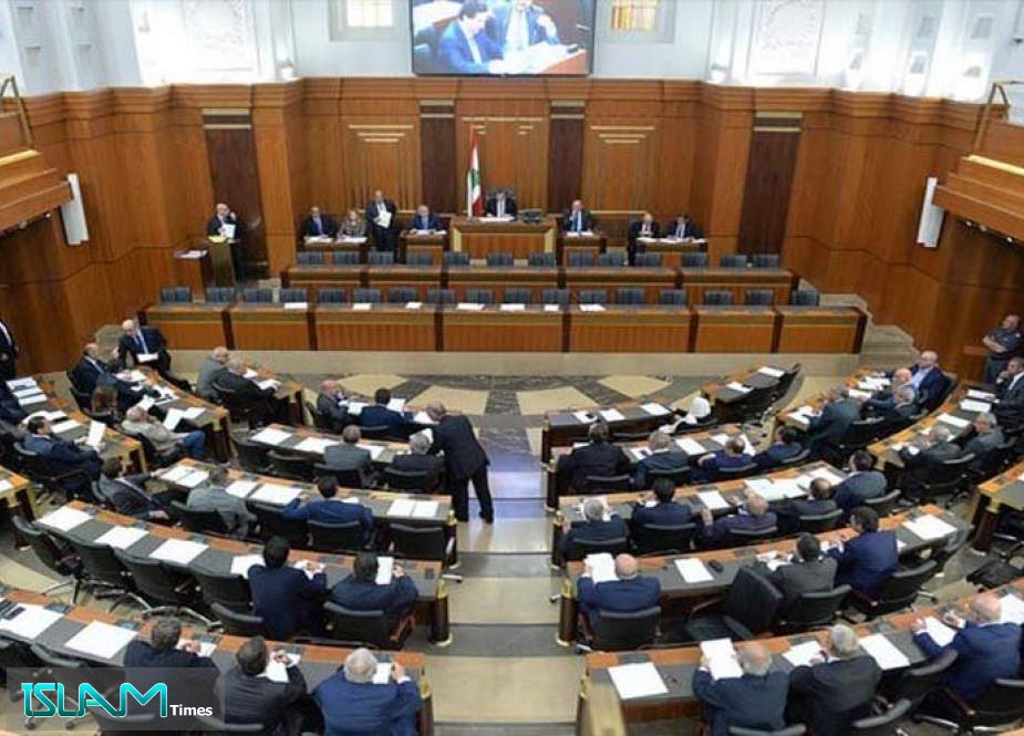 نواب لبنانيون يقدمون استقالتهم من المجلس النيابي