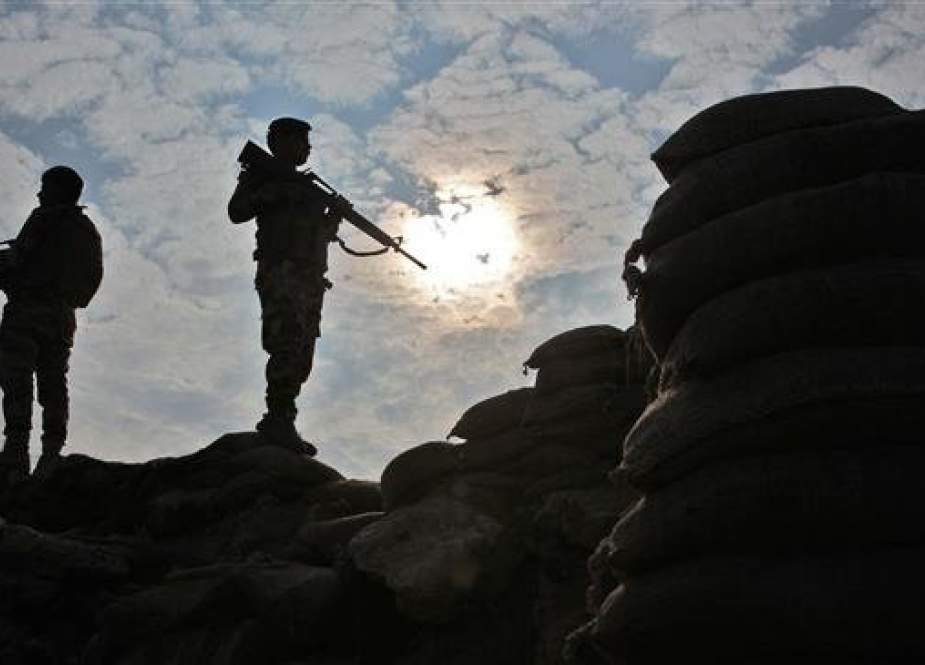 Iraqi soldiers standing guard near the city of Qaim at the Iraqi-Syrian border.jpg