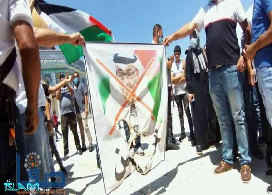 فلسطینی شہروں میں اسرائیل-امارات معاہدے کیخلاف وسیع مظاہرے، بن زائد و ٹرمپ کی تصاویر نذر آتش