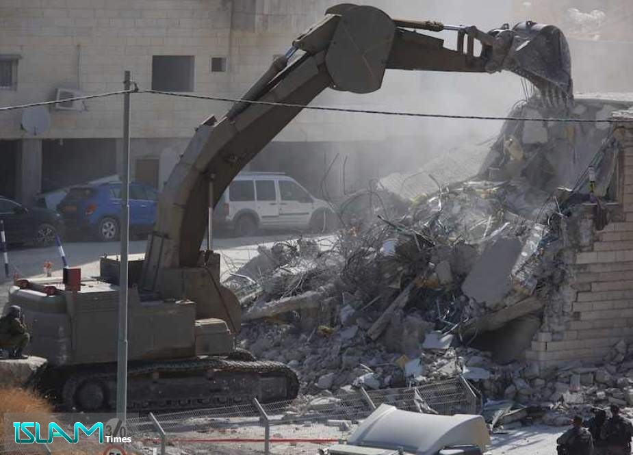 ‘Israel’ Demolishes 4-Story Building in Occupied Al-Quds