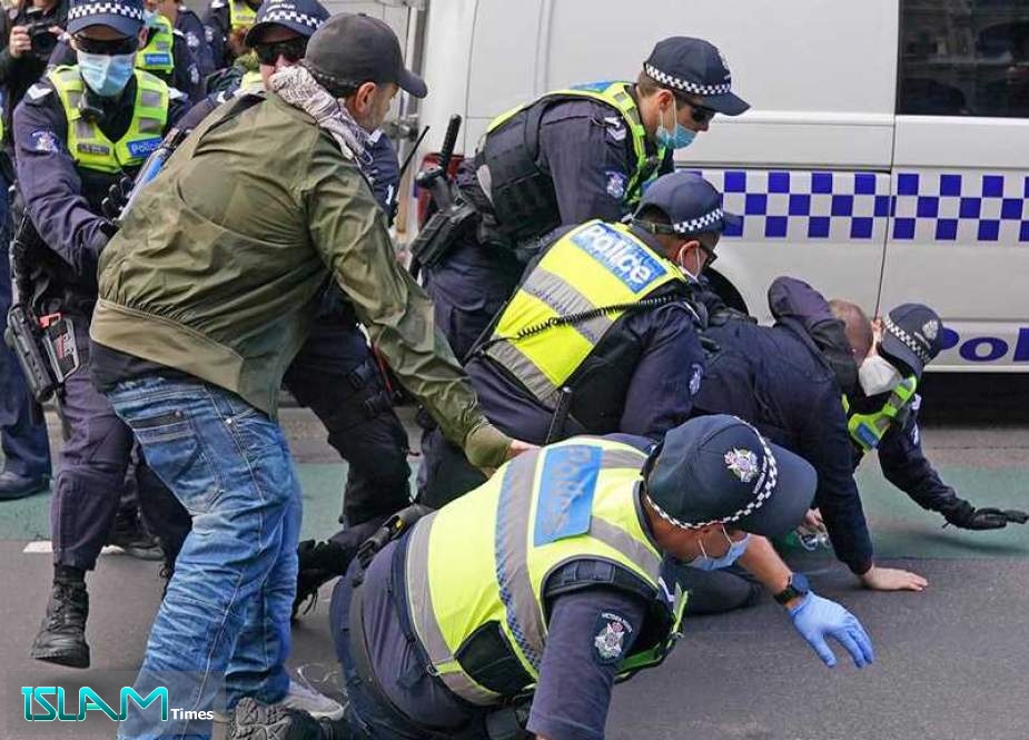 Melbourne Police Clash with Anti-Lockdown Protesters