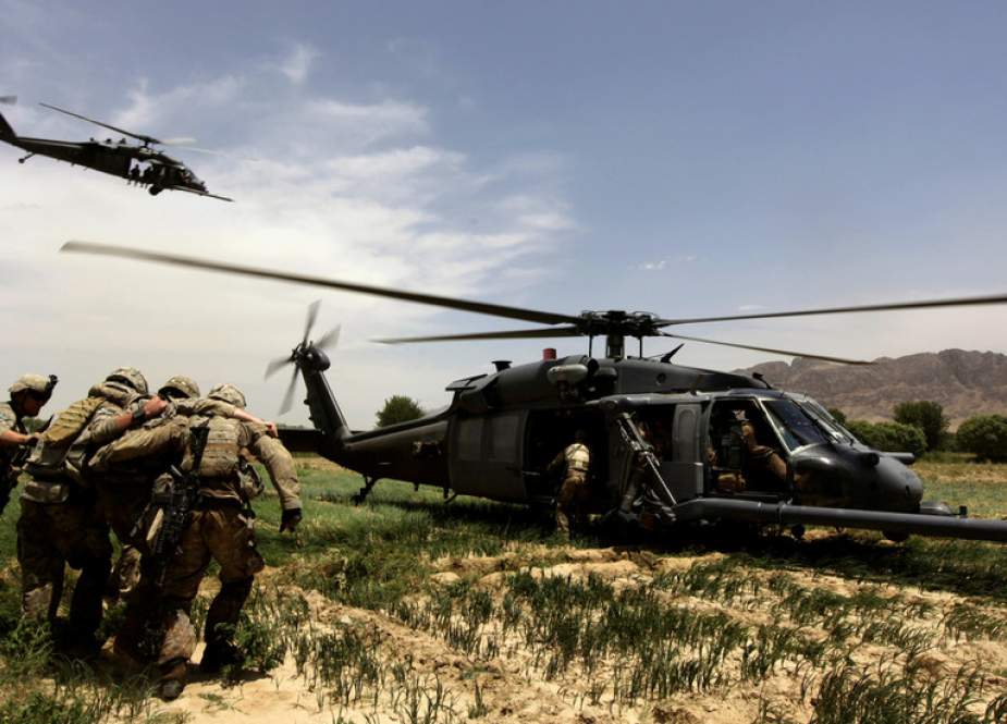 US troops evacuate an injured comrade in Kandahar province, Afghanistan.JPG