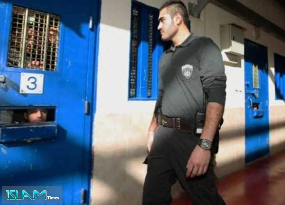 “Ofer” Prison... The Jailer and “Coronavirus” Threaten Palestinian Prisoners’ Lives