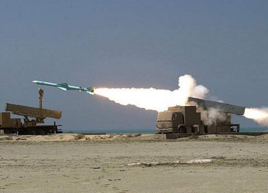 اصابة هدف بحري بصاروخ كروز ‘‘قادر‘‘ بمناورات الجيش الايراني