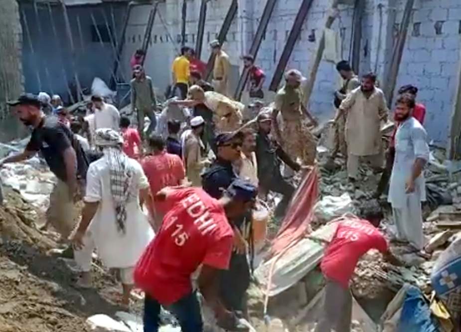 کراچی میں ایک اور رہائشی عمارت گرگئی، 2 افراد جاں بحق، 10 زخمی