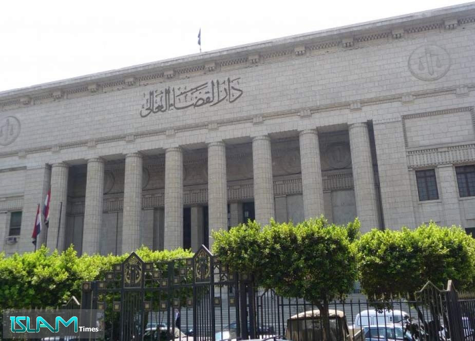 مصر.. إحالة 5 مسؤولين للقضاء بتهمة الإضرار بالمال العام