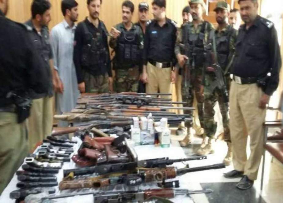 پشاور میں خفیہ اطلاع پر کارروائی کے دوران بھاری اسلحہ برآمد