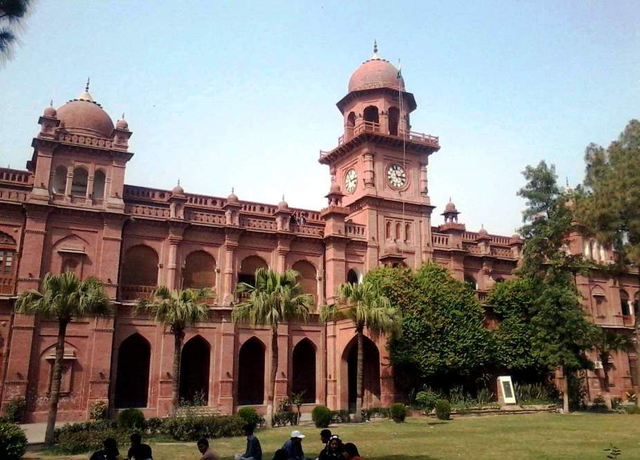 لاہور، پنجاب یونیورسٹی کھلنے کے دوسرے روز ہی احتجاج شروع ہو گیا