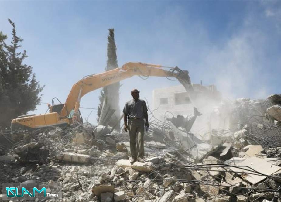 Israelis Stab Palestinian Worker, Demolish Home in West Bank