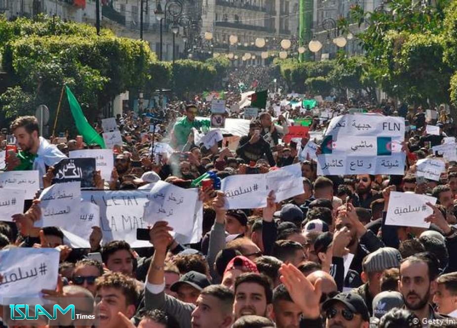 الجزائر.. احتجاجات ضد تراجع الحريات وقمع الصحافة