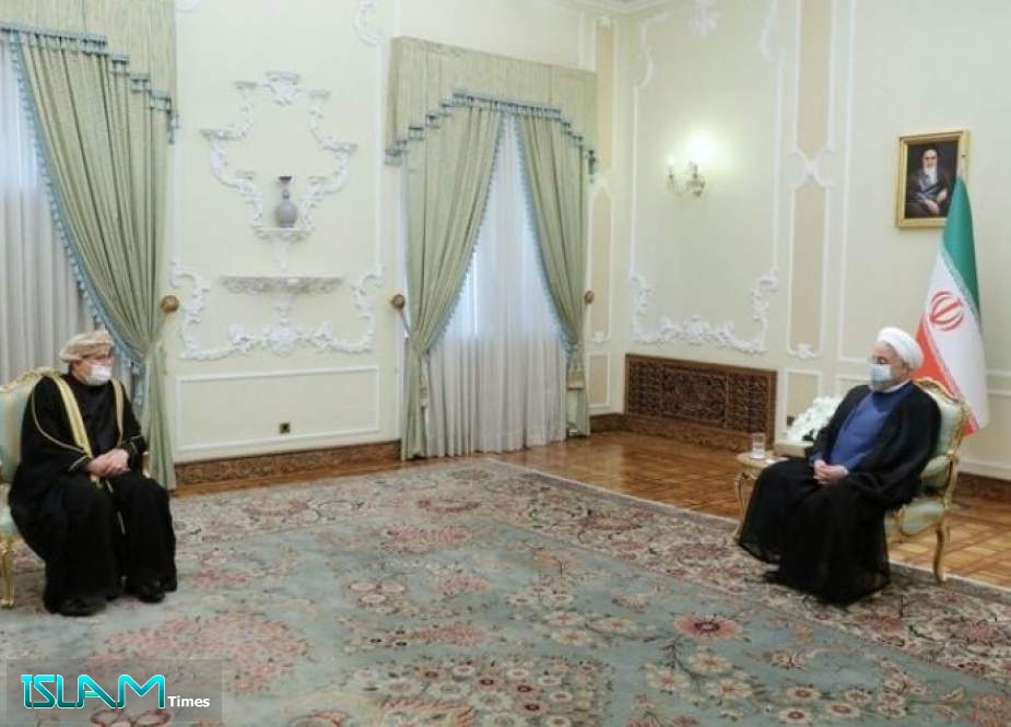 روحاني يؤكد اهتمام إيران بتطوير وتعميق التعاون مع سلطنة عمان