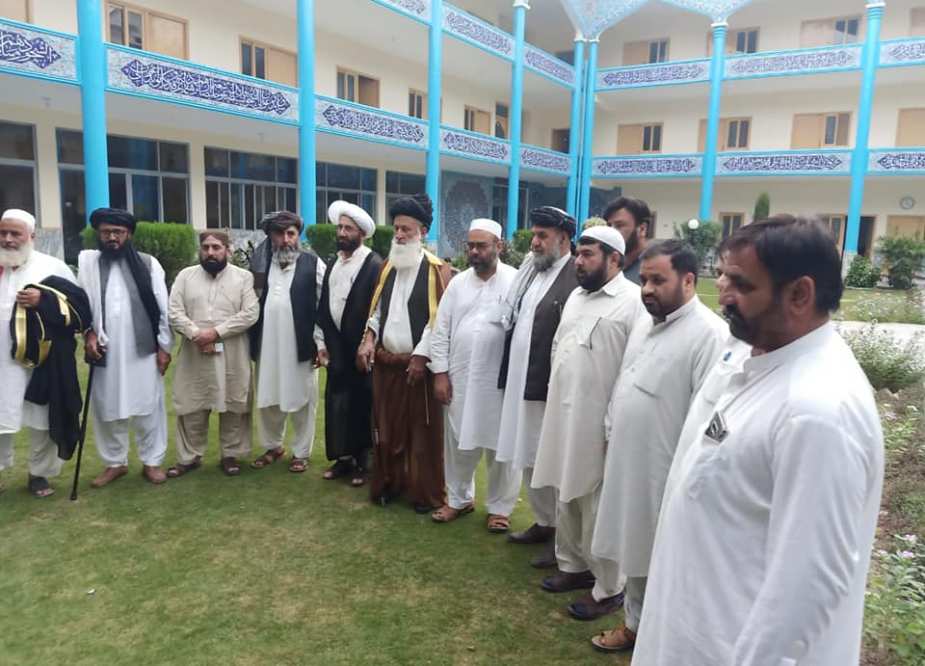 پشاور، مولانا محمد خان شیرانی کا وفد کے ہمراہ جامعہ شہید عارف الحسینی کا دورہ