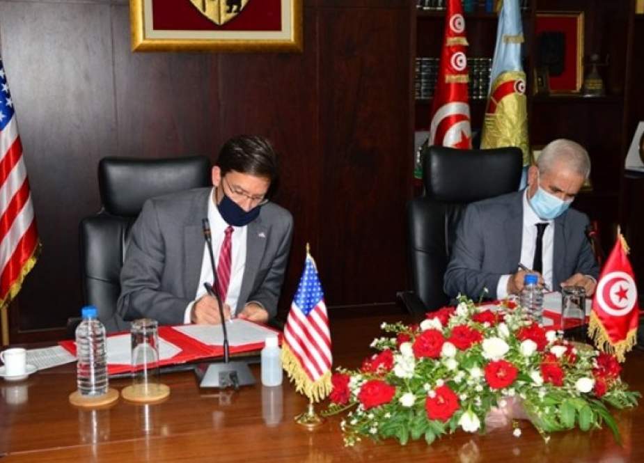 إسبر يوقع اتفاق تعاون عسكري مع تونس