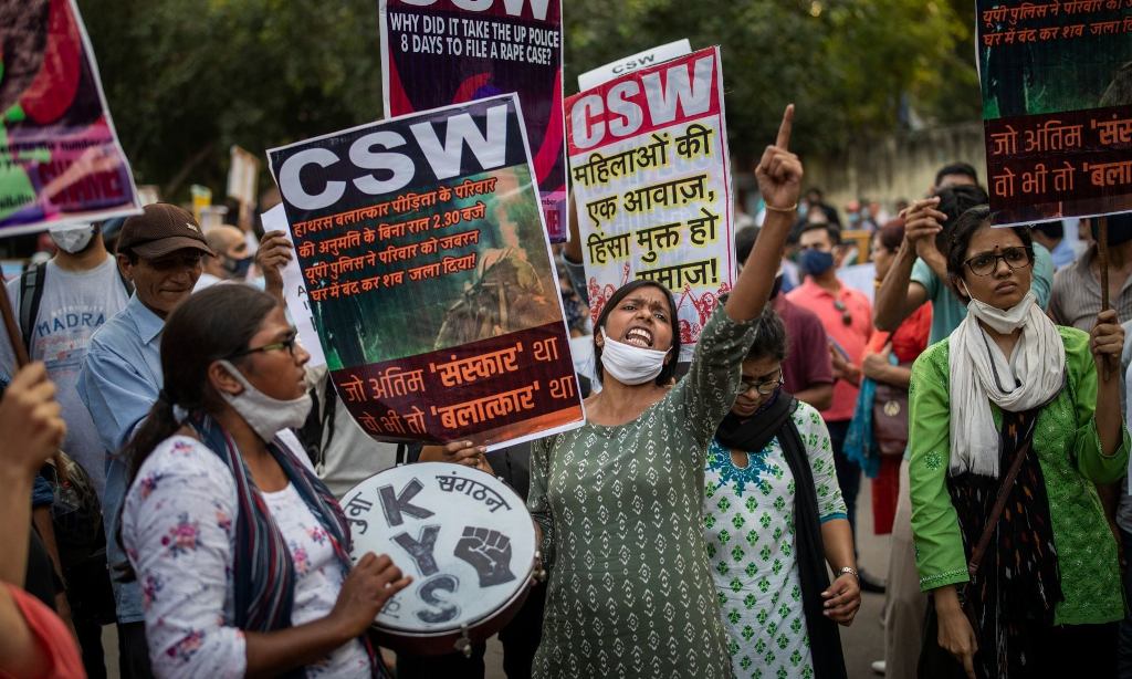 بھارتی ریاست اترپردیش میں 21 سالہ لڑکی کی اجتماعی آبروریزی، بھارت سراپا احتجاج
