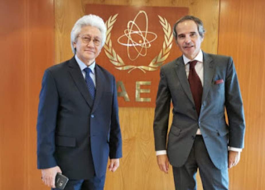Dubes RI Wina, Dr. Darmansjah Djumala bersama Dirjen IAEA, Rafael Mariano Grossi di Vienna Austria.jpg
