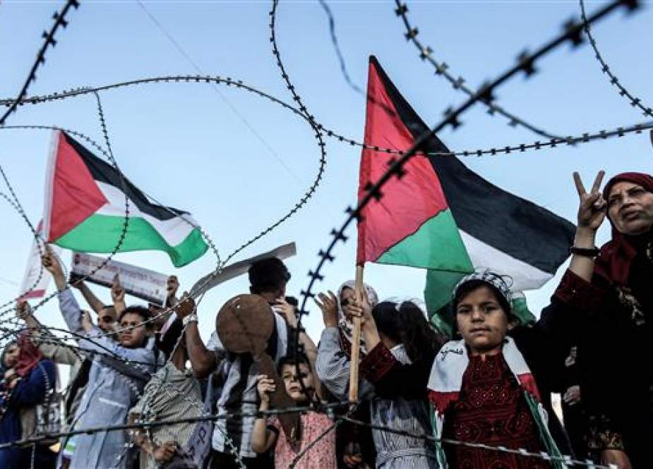 Palestinian protesters.jpg