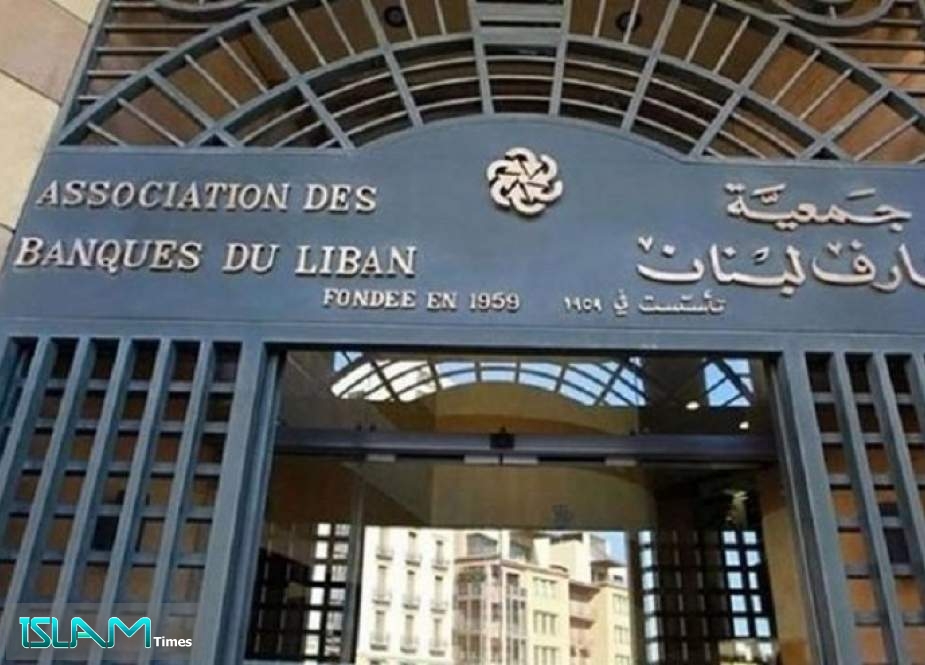 مصارف لبنانية تبدأ بإغلاق حسابات لسوريين