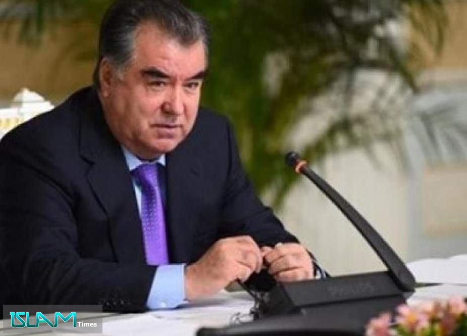 إمام علي رحمون يفوز بولاية خامسة لرئاسة طاجيكستان