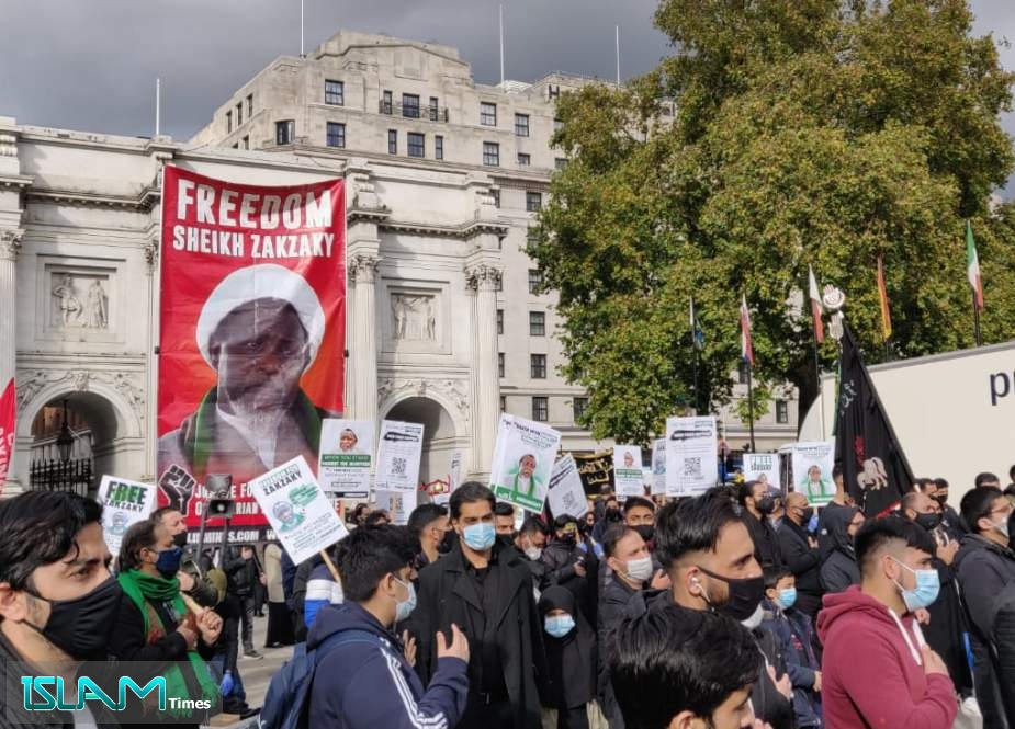 حضور پرشور شیعیان مقیم انگلیس در پیاده روی اربعین با تاکید بر آزادی شیخ زکزاکی