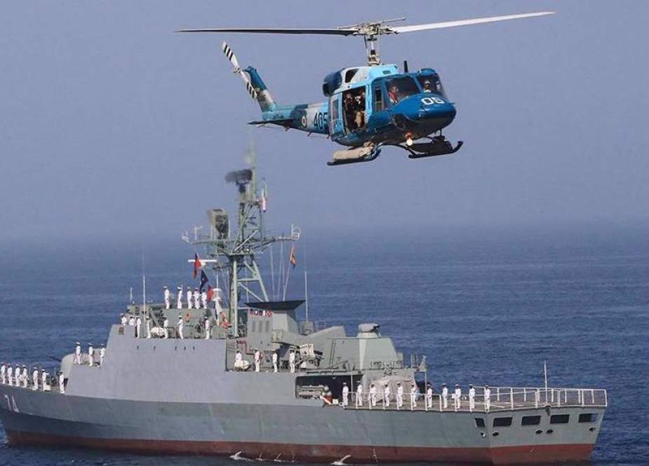 Iranian Navy helicopter flying over the Sahand destroyer.jpg