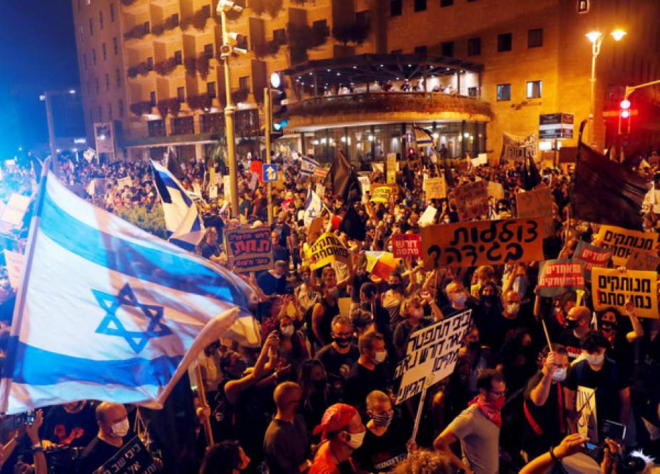 People protest Israeli Prime Minister Benjamin Netanyahu