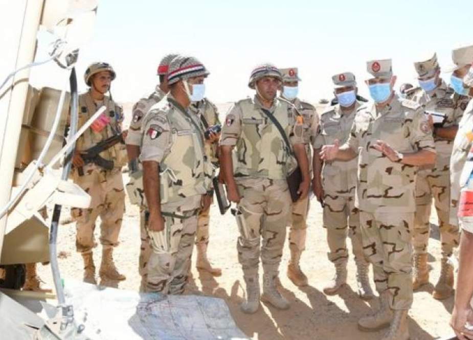 الجيش المصري يجري تدريبات 