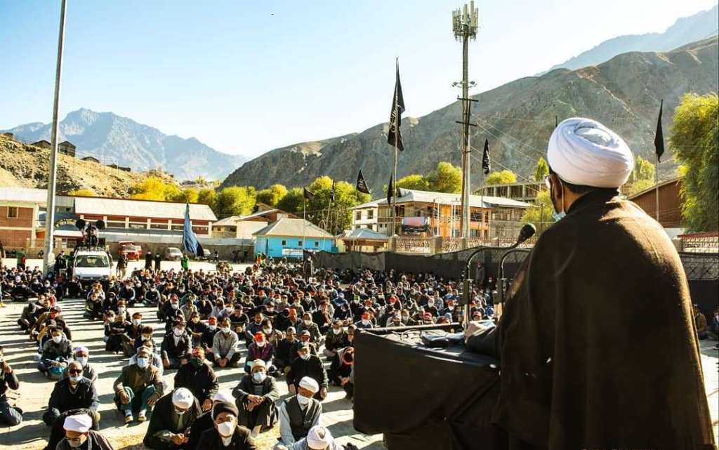 امام خمینی میموریل ٹرسٹ کے زیر اہتمام کرگل کشمیر میں جلوس عزاء برآمد