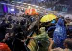 Thai Police Use Water Cannons on Defiant Protesters  <img src="https://www.islamtimes.org/images/picture_icon.gif" width="16" height="13" border="0" align="top">