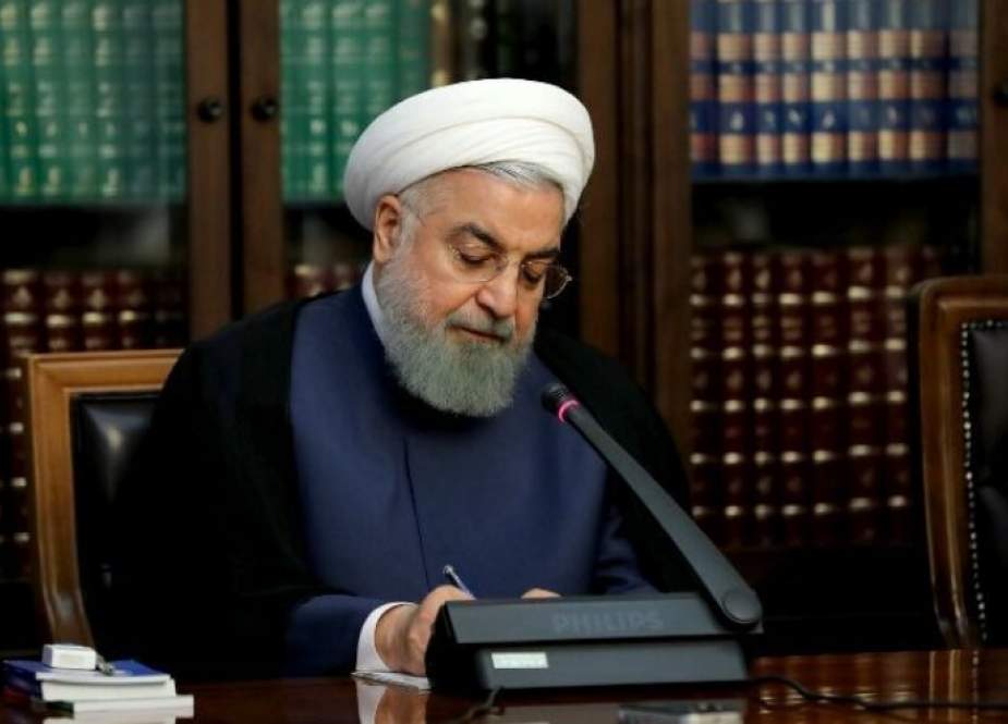 الرئيس روحاني يؤکد امكانية تجاوز الظروف الاقتصادية الراهنة