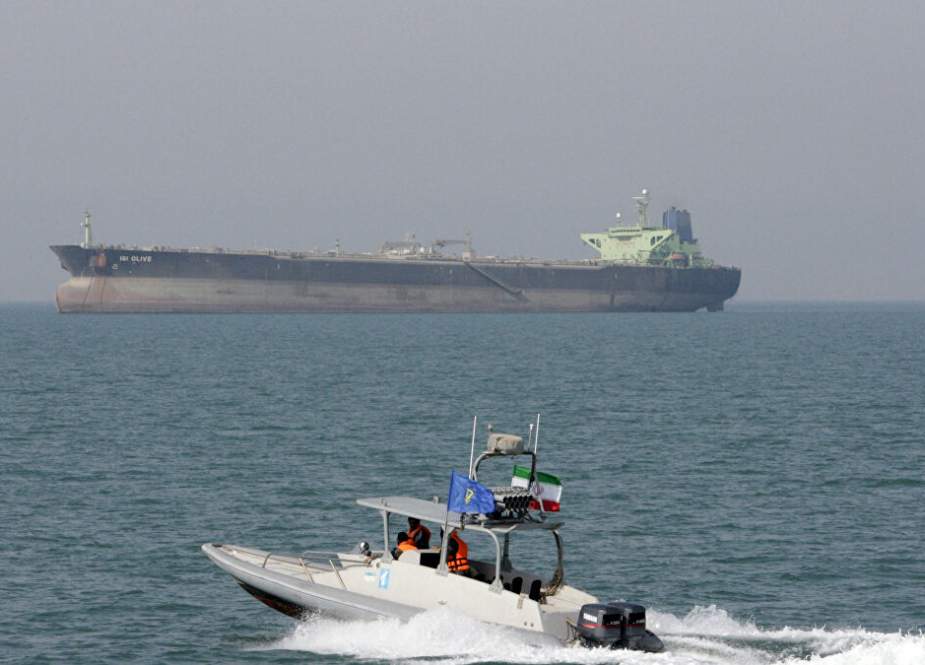 Iranian navy speedboat.jpg