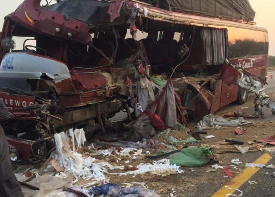کراچی سے خیبر جانے والی مسافر بس کو حادثہ، 2 افراد جاں بحق، 12 زخمی