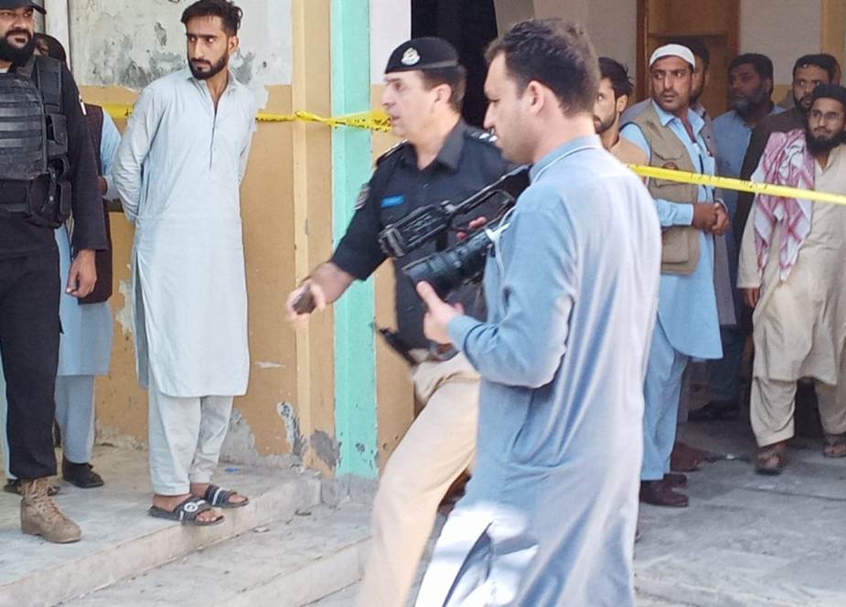 پشاور، مدرسہ میں بم دھماکہ، بچوں سمیت 13 افراد شہید، 90 سے زائد زخمی