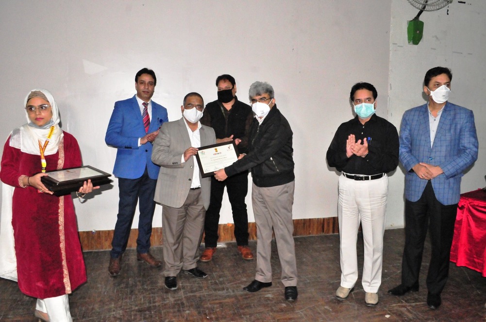 سرینگر میں کورونا وائرس کی روک تھام میں کلیدی رول نبھانے والے افراد کیلئے احساس انٹرنیشنل کی ایوارڈ کانفرنس