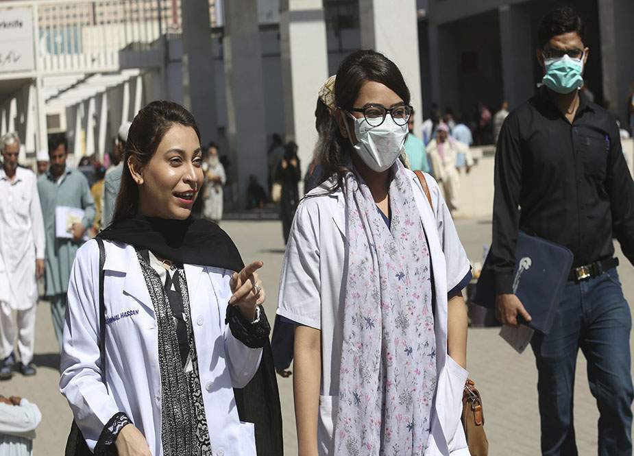 کراچی میں ماسک پہننے کا رجحان نہ ہونے کے برابر