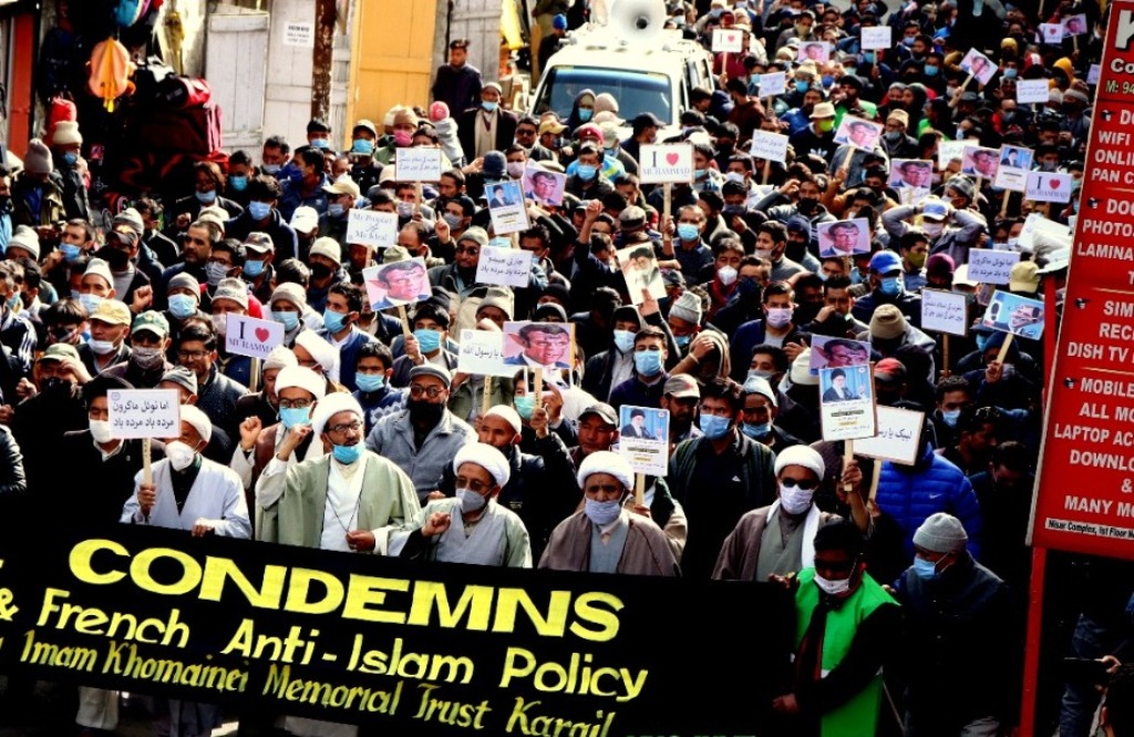 امام خمینی میموریل ٹرسٹ کے زیر اہتمام کرگل میں ایمول ماکرون کیخلاف احتجاجی ریلی