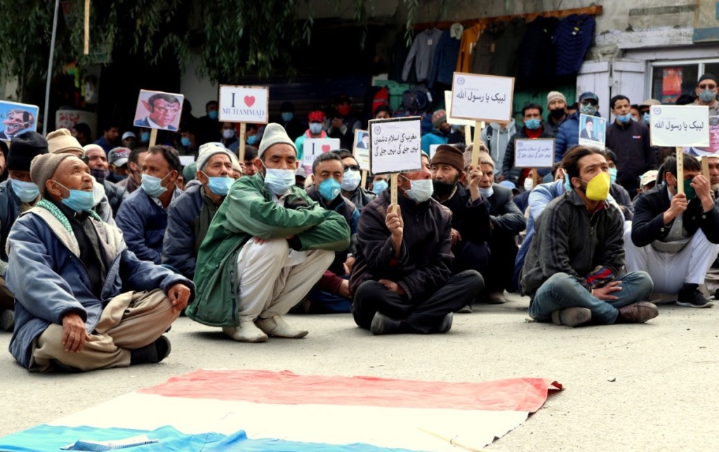 امام خمینی میموریل ٹرسٹ کے زیر اہتمام کرگل میں ایمول ماکرون کیخلاف احتجاجی ریلی