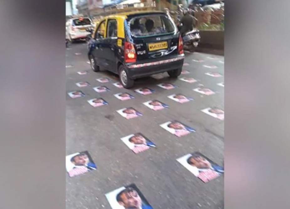 بھارت میں میکرون کے پوسٹر سڑکوں پر چسپاں