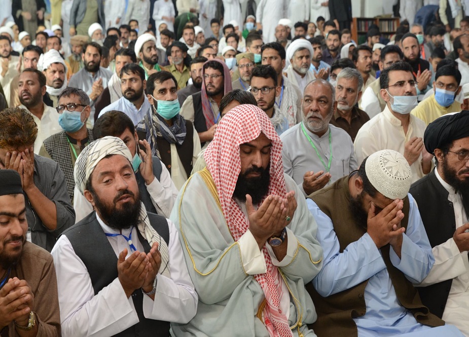 جامعہ عروۃ الوثقیٰ لاہور میں وحدت امت میراث نبوت کانفرنس، نماز باجماعت کی تصاویر