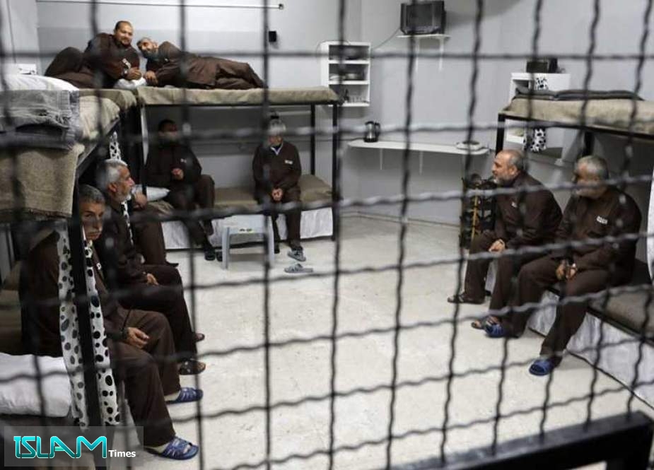 COVID-19 Sickens 12 Palestinian Detainees in “Israeli” Prison