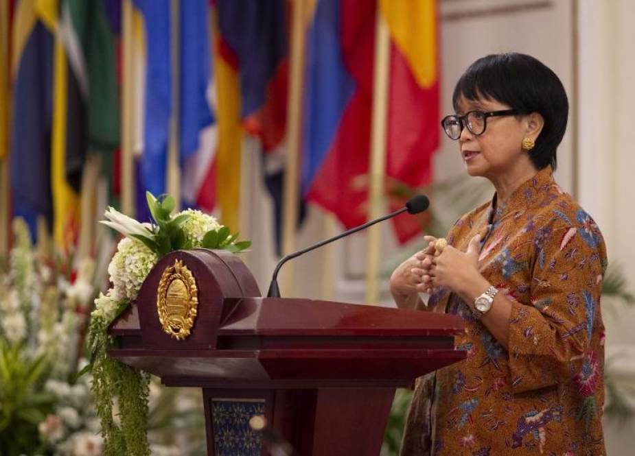 Menteri Luar Negeri RI Retno Marsudi dalam Pertemuan Tingkat Menteri forum Kerja Sama Ekonomi Asia-Pasifik (APEC).jpg