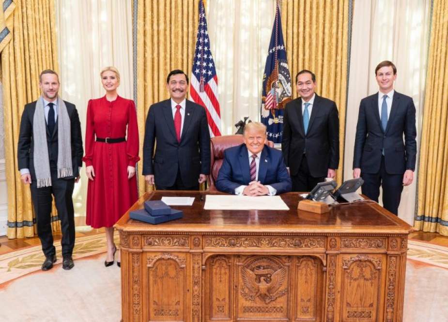 Menko Bidang Kemaritiman dan Investasi Luhut Binsar Pandjaitan bertemu dengan Presiden AS Donald Trump di White House, Washington DC, AS.jpg