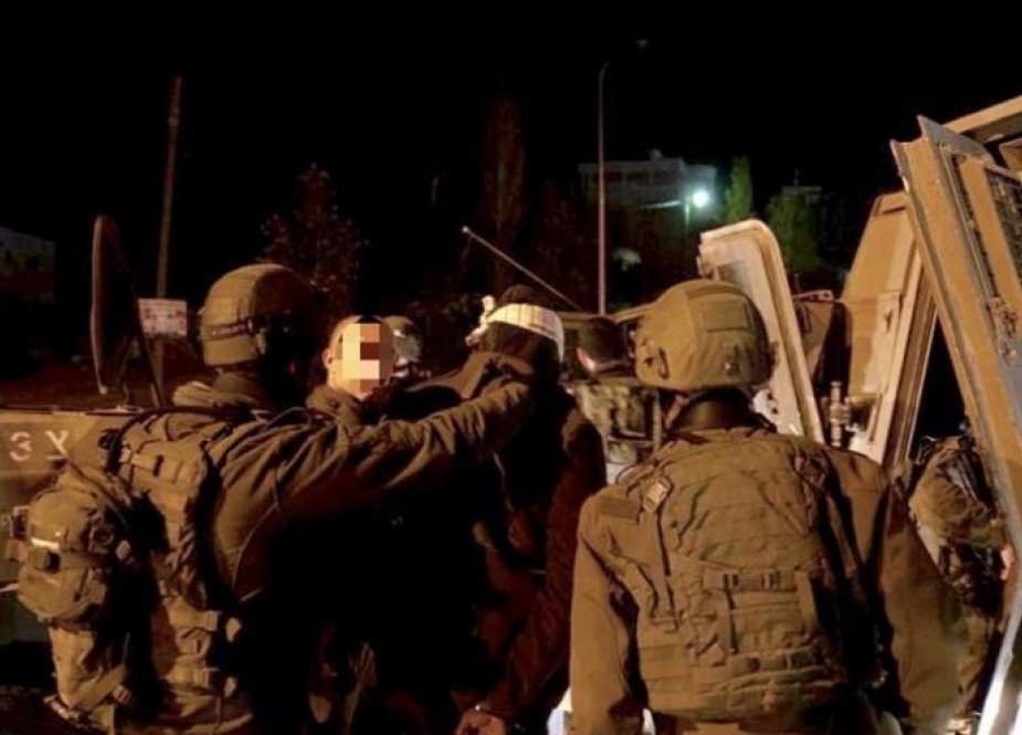قوات الاحتلال تشن حملة دهم وتفتيش واعتقالات في الضفة