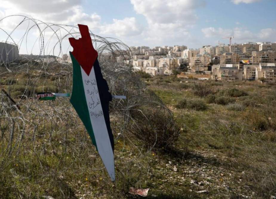 السلطة الفلسطينية تعلق على زيارة بومبيو إلى مستوطنة صهيونية