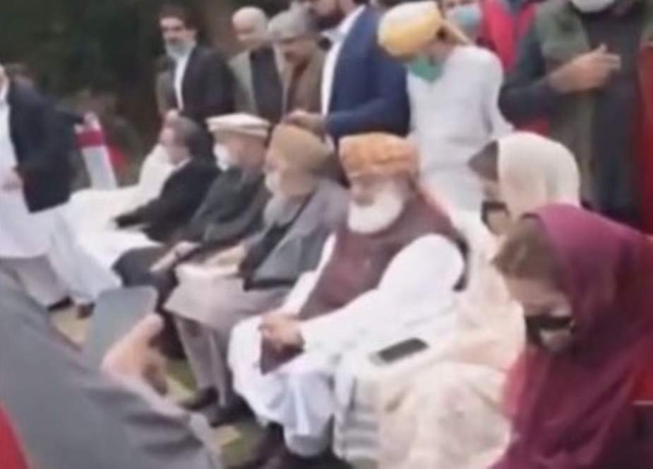پشاور جلسہ، پی ڈی ایم نے کورونا ایس او پیز کی دھجیاں اڑا دیں