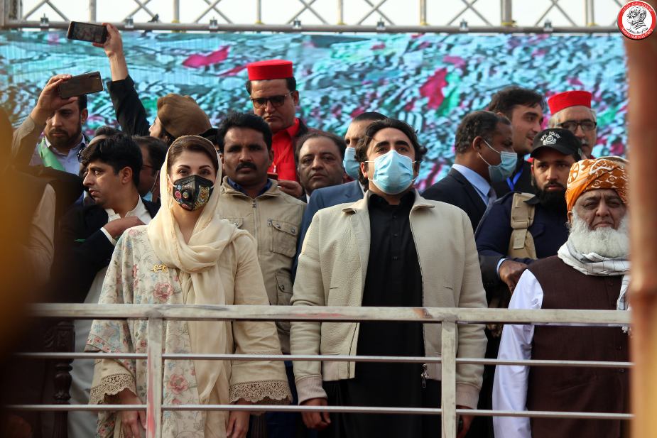 پشاور میں پاکستان ڈیموکریٹک موومنٹ جلسے کے تصویری مناظر