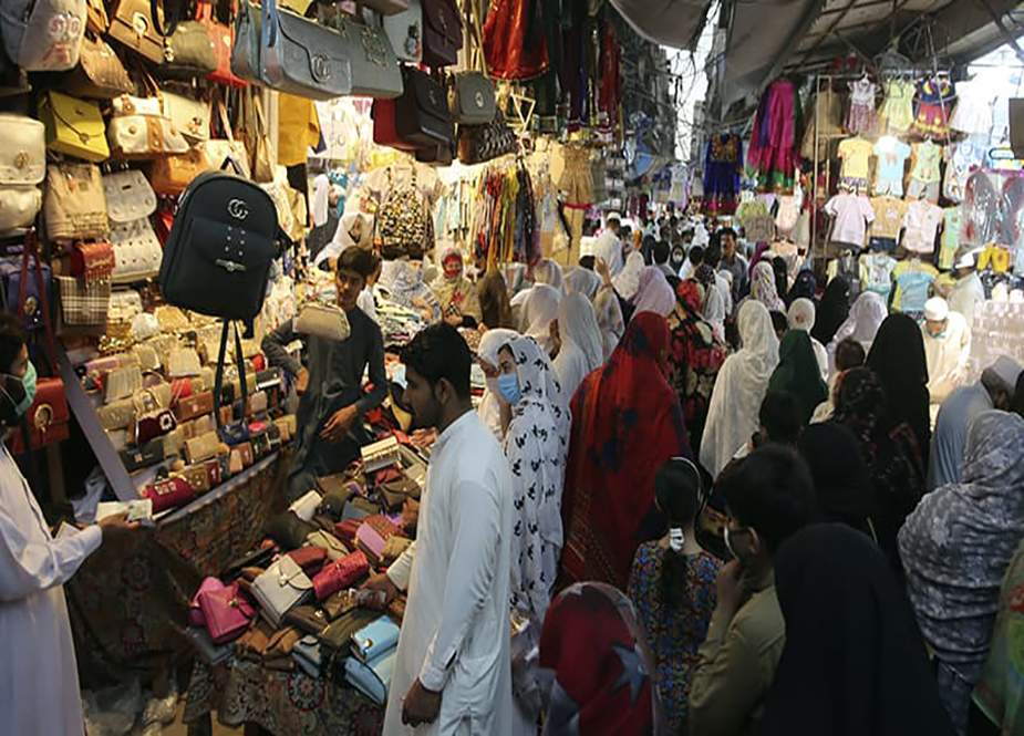 کراچی کے تاجروں نے کورونا ایس او پیز کو ہوا میں اڑا دیا