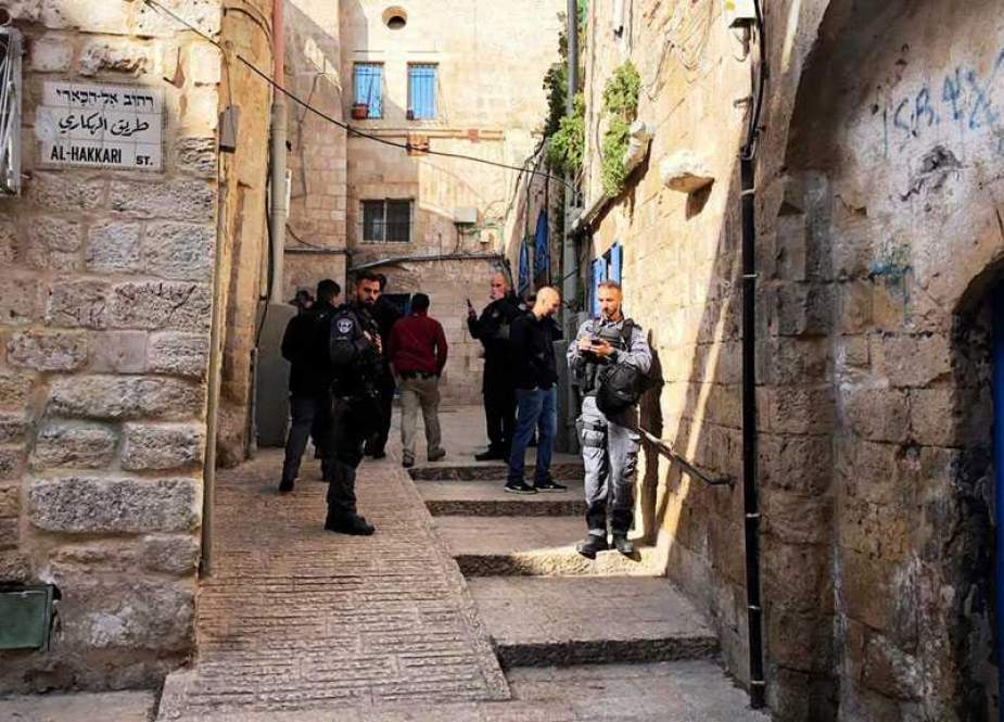 Zionist Israeli military in Palestinan street.jpg