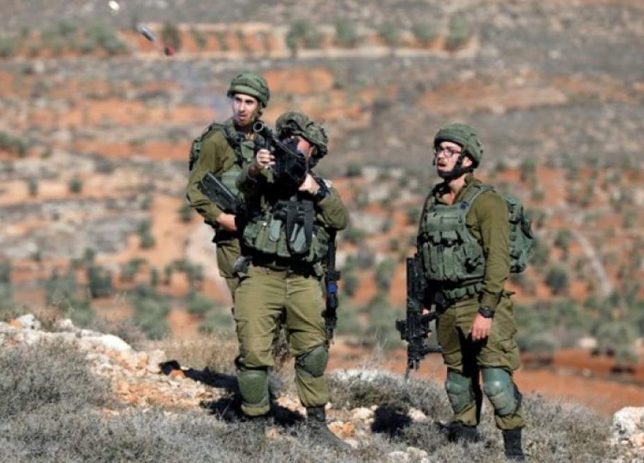 جيش الاحتلال يحتمي بالقماش عند الحدود مع لبنان
