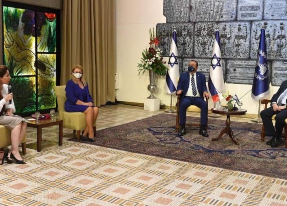 رئيس كيان الاحتلال يستقبل وفداً بحرينياً في القدس المحتلة