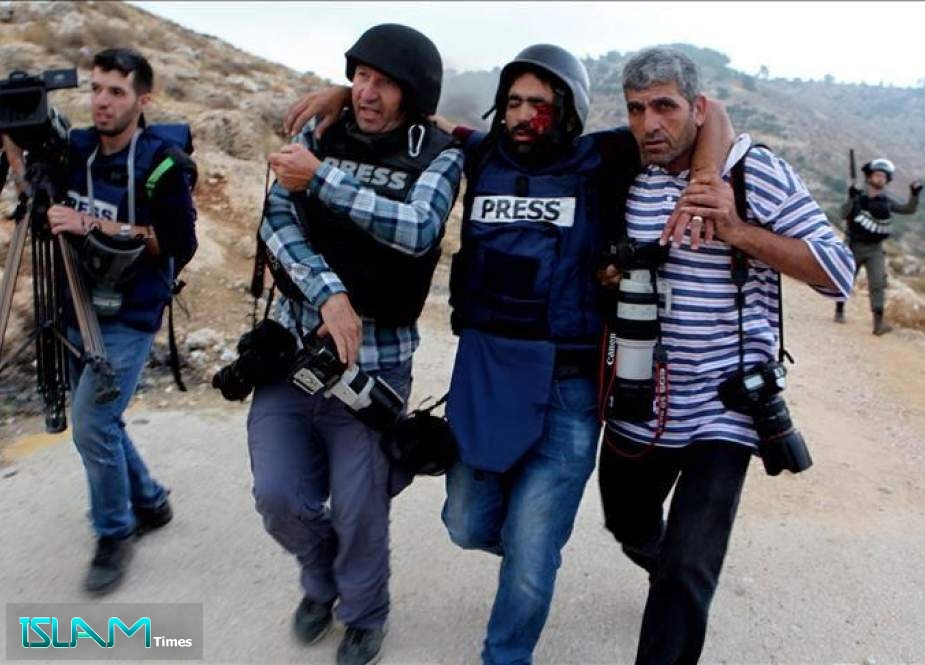 Israel Commits 414 Violations against Palestinian Journalists in 2020: Report